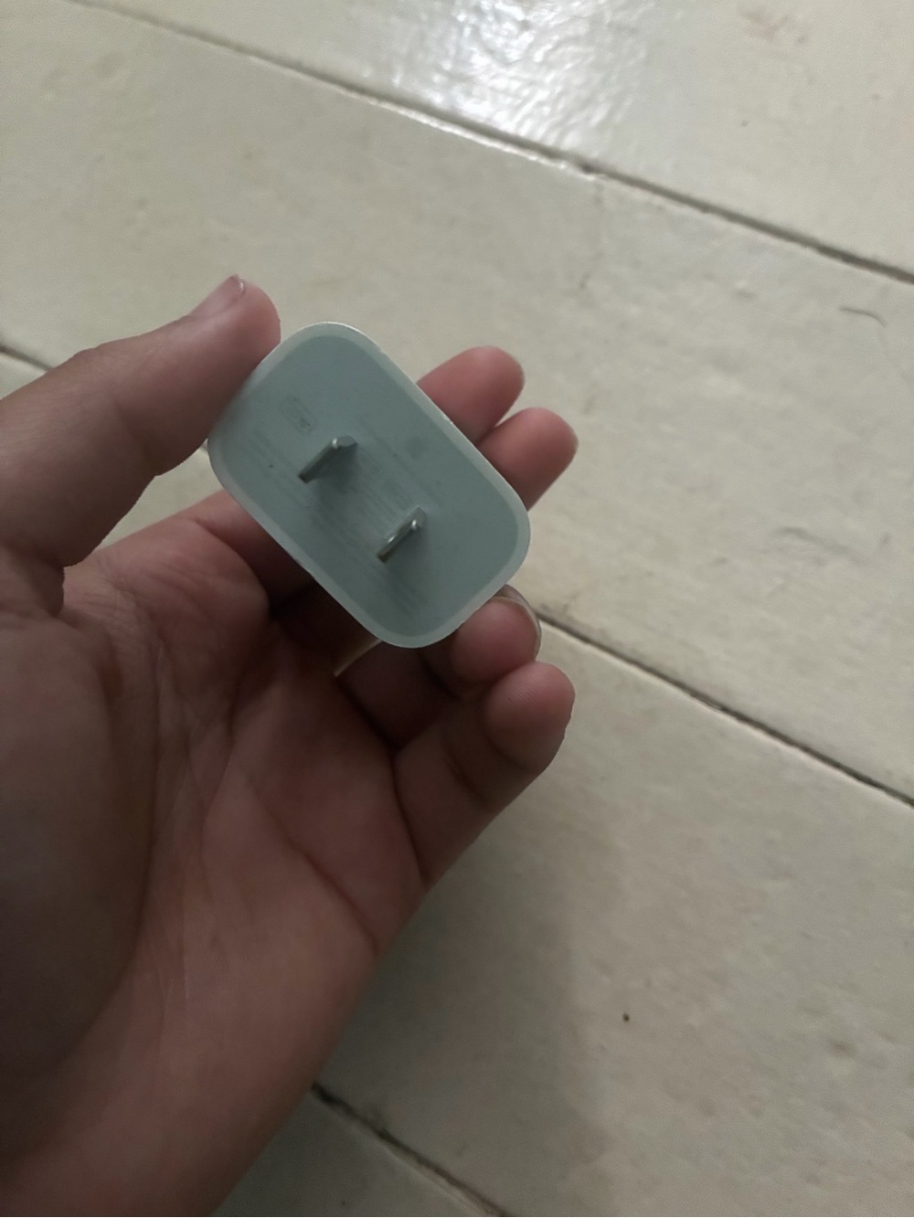 Apple 20W USB-C Power Adapter - Picture 4 of 4